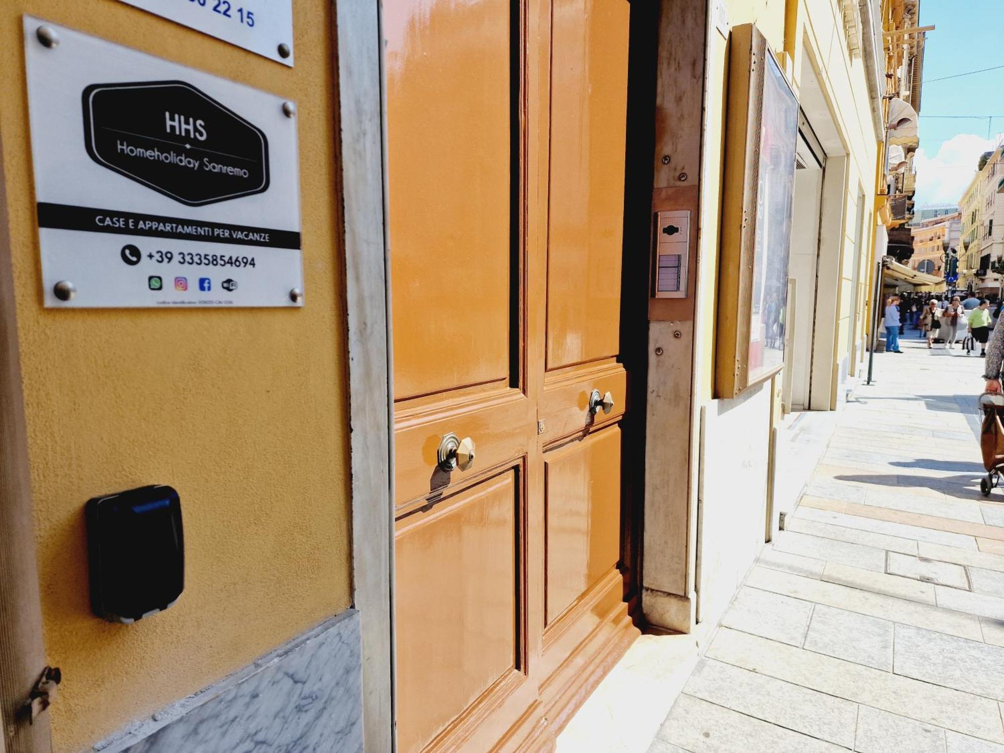 Homeholidaysanremo - Palace Экстерьер фото